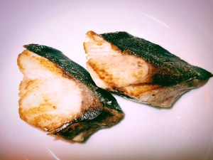 ブリを焼く、Grilling Buri,20250424