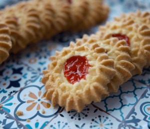 古書店の戸のすきまから冬の道、0km, 20251128